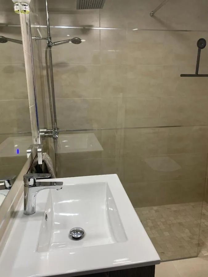 Apartment In 1St Line Beach 丰希罗拉