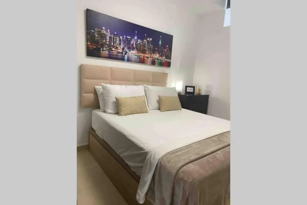 Apartment In 1St Line Beach 丰希罗拉 0*,